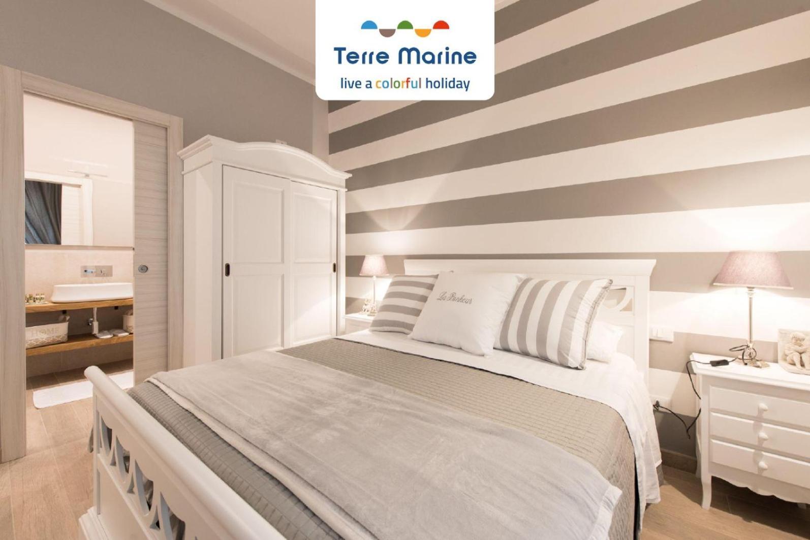 Couette-café La Bonheur, Terre Marine